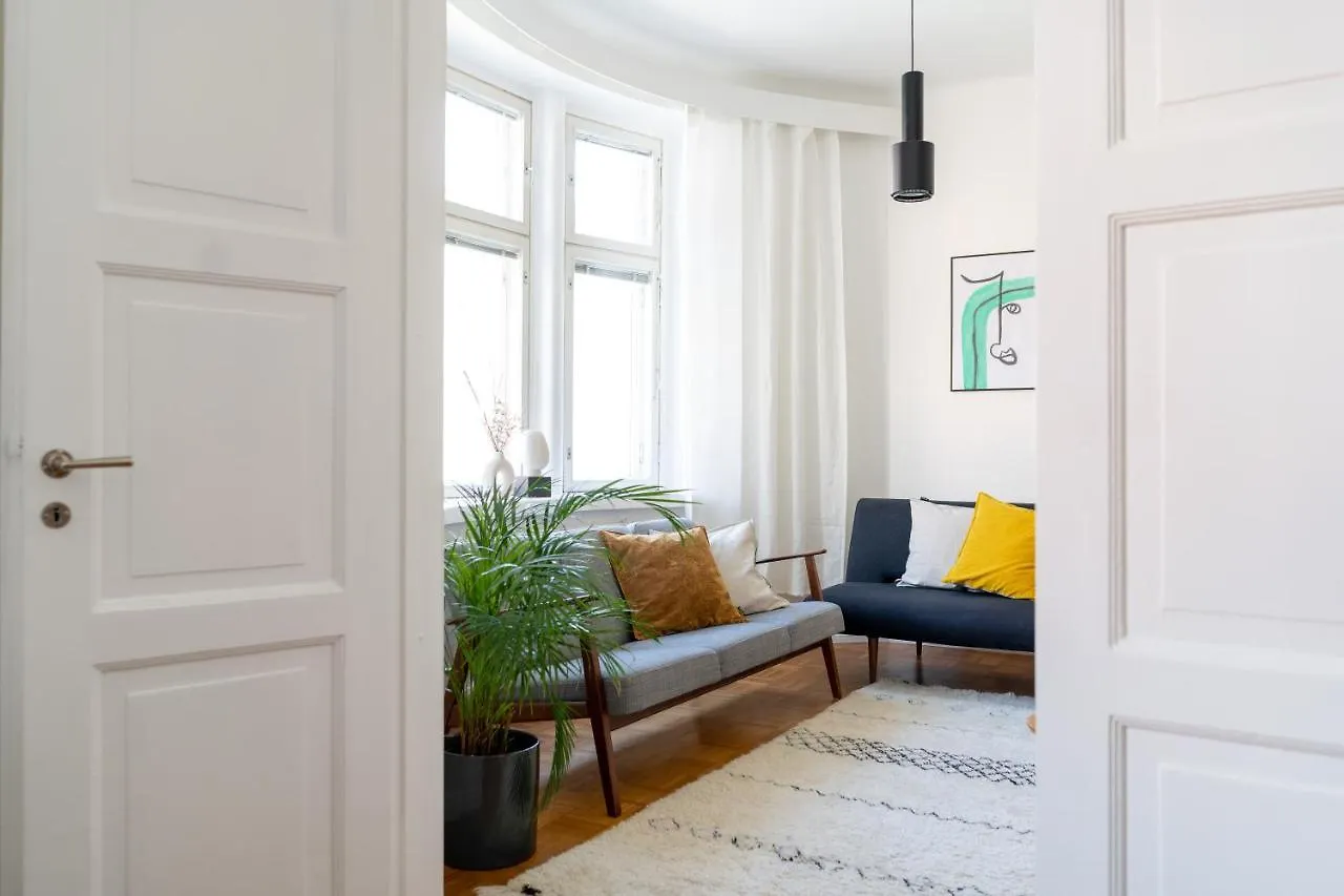 Tilava Ja Valoisa Asunto Kallion Ytimessa Apartment Helsinki